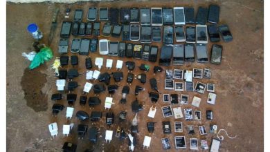 Fotos de SOE Maringá realiza revista geral na cadeia pública de Cianorte e apreende 46 celulares