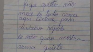 Fotos de Surdo anuncia assalto por meio de um bilhete e é preso