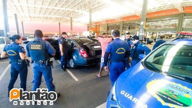 Fotos de Suspeito aponta arma para cabeça de criança, durante assalto em Maringá