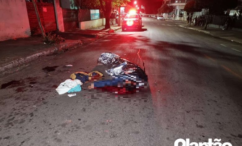 Fotos de Tiroteio em frente a uma tabacaria em Mandaguaçu, deixa um morto e dois feridos