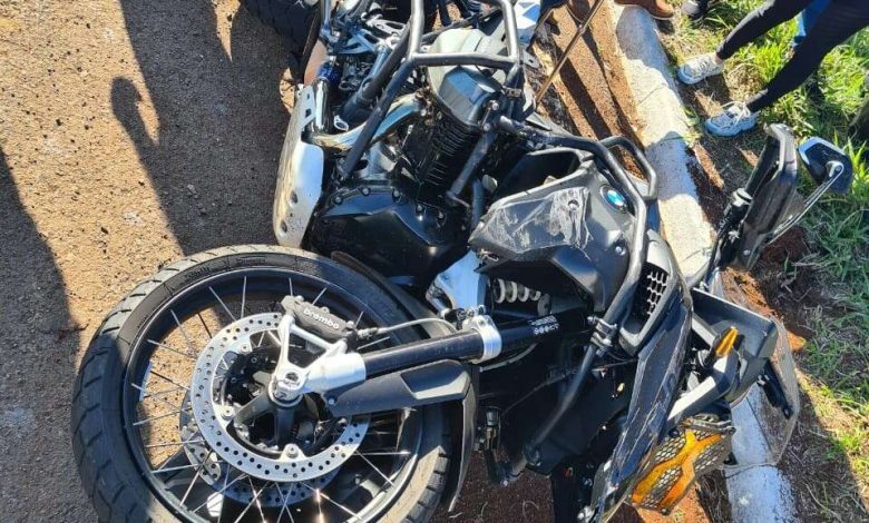 Fotos de Três pessoas ficam feridas após colisão envolvendo moto de alta cilindrada