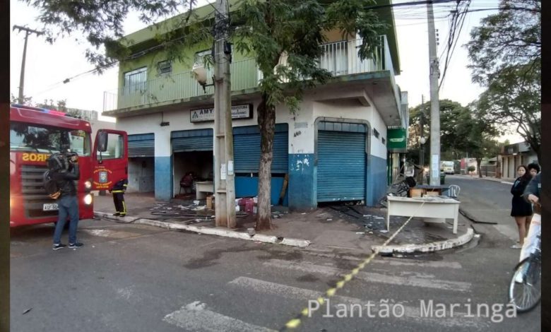 Fotos de Urgente - pessoa morre queimada durante incêndio em imobiliária de Sarandi