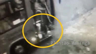 Fotos de Vídeo bizarro mostra mulher fazer xixi na porta de ônibus da TCCC em Maringá