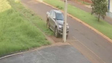 Fotos de Vídeo: câmera de segurança registra caminhonete atingindo poste em Maringá