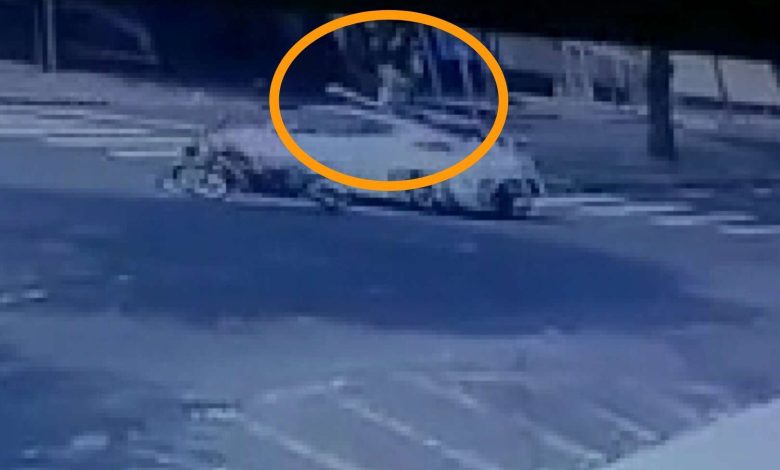 Fotos de Vídeo mostra acidente impressionante entre carro e moto em Maringá; assista