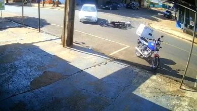 Fotos de Vídeo mostra carro invadindo preferencial e causando grave acidente em Sarandi