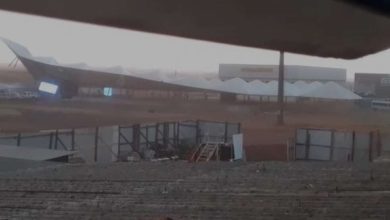 Fotos de Vídeo mostra o momento exato em que tenda montada para receber o presidente Jair Bolsonaro em Maringá, é arrancada com vento forte