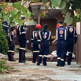 Fotos de Idoso morre enquanto trabalhava em Paiçandu - ele foi encontrado morto em cima do telhado de uma residência