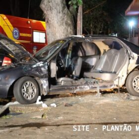 Fotos de Motorista com suspeita de embriaguez avança preferencial e causa grave acidente em Maringá