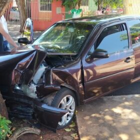 Fotos de Morreu no hospital idoso que passou mal ao volante e bateu contra uma árvore em Maringá