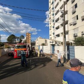 Fotos de Prédio é evacuado em Maringá, após incêndio em um apartamento no 3º andar