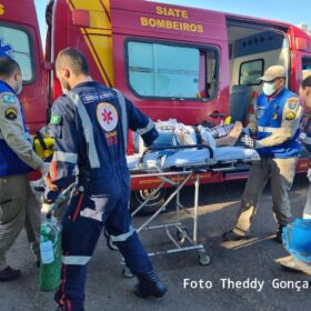 Fotos de Mulher sofre ferimentos graves após carro avança preferencial em Maringá