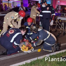 Fotos de Três mulheres ficaram feridas após colisão seguida de capotamento na região central de Maringá