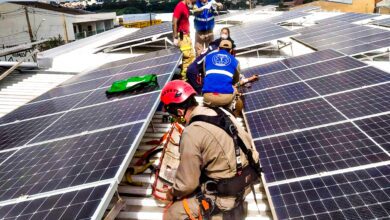 Fotos de Instalador de painéis solares morre eletrocutado em telhado de barracão em construção em Maringá