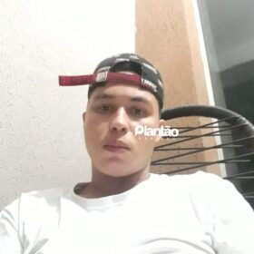 Fotos de Jovem é intubado após bater moto contra caçamba de entulho em Sarandi