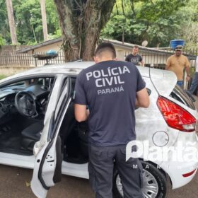 Fotos de Câmera registra policial federal atirando contra veículo de uma quadrilha em Maringá