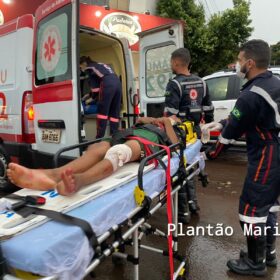 Fotos de Câmera registra criança de bicicleta batendo de frente com carro 