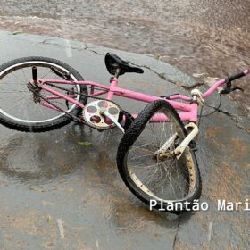 Fotos de Câmera registra criança de bicicleta batendo de frente com carro 