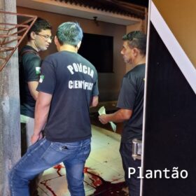 Fotos de Homem é morto na frente da mãe após briga de vizinhos em Sarandi