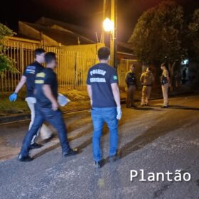 Fotos de Homem é morto na frente da mãe após briga de vizinhos em Sarandi