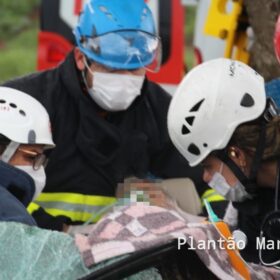 Fotos de Homem é resgatado das ferragens após carro capotar entre Sarandi e Marialva