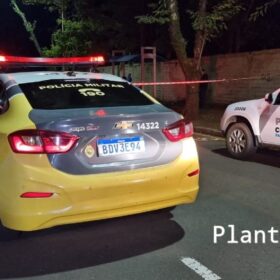 Fotos de Mulher morre após cair de garupa de moto e bater contra carro estacionado em Maringá