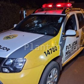 Fotos de Policiais escapam da morte ao trocar tiros com assaltantes em Sarandi; um criminoso morreu no confronto 