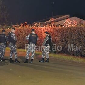 Fotos de Policiais escapam da morte ao trocar tiros com assaltantes em Sarandi; um criminoso morreu no confronto 