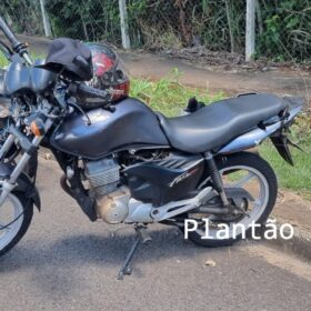 Fotos de Vídeo mostra motociclista batendo contra poste em Maringá