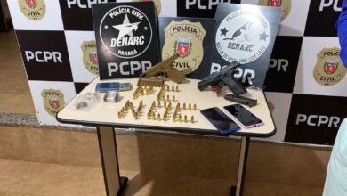 Fotos de Homem suspeito de tráfico é preso com duas pistolas e drogas em Sarandi