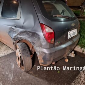 Fotos de Mulher capota carro após bater em veículo estacionado em Maringá