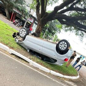 Fotos de Motorista avança preferencial e causa acidente em Maringá 