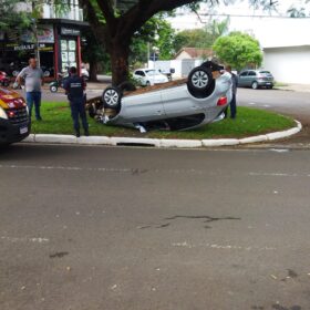 Fotos de Motorista avança preferencial e causa acidente em Maringá 