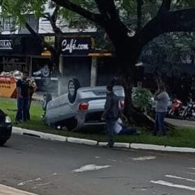 Fotos de Motorista avança preferencial e causa acidente em Maringá 