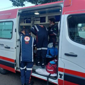 Fotos de Câmera registra acidente que deixou casal de motociclista ferido em Maringá