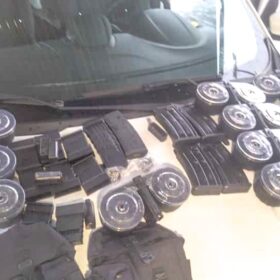 Fotos de Polícia Rodoviária Estadual apreende armas e carregadores caracol para fuzil 556 em Maringá 