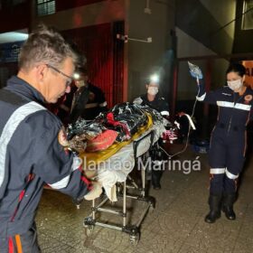 Fotos de Homem é socorrido em estado grave após ser esfaqueado no centro de Maringá