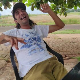 Fotos de Homem morre após carro bater contra árvore em Maringá