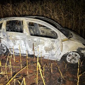 Fotos de Ladrões furtam carro no Jardim Universal, em Sarandi e colocam fogo