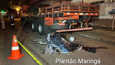 Fotos de Motociclista morre após bater na traseira de caminhão estacionado em Sarandi 