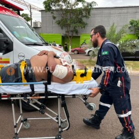 Fotos de Carro avança preferencial causando acidente que deixou pai e filho feridos em Maringá