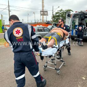 Fotos de Carro avança preferencial causando acidente que deixou pai e filho feridos em Maringá