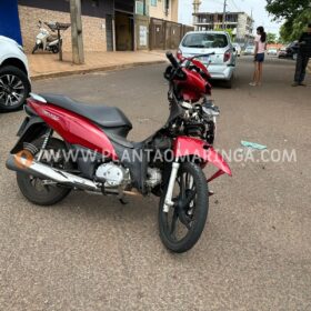 Fotos de Carro avança preferencial causando acidente que deixou pai e filho feridos em Maringá