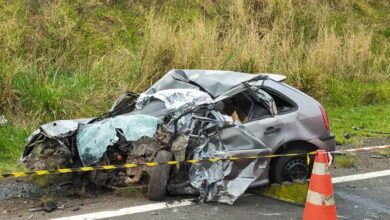 Fotos de Acidente entre carro e carreta deixa uma pessoa morta na PR-317 