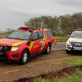 Fotos de Três pessoas ficam feridas em grave acidente na PR-323