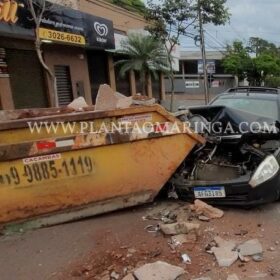 Fotos de Motorista fica ferido após carro bater em contêiner de entulho em Maringá