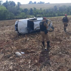 Fotos de Professora que morava em Maringá morre após ser arremessada de carro que capotou  