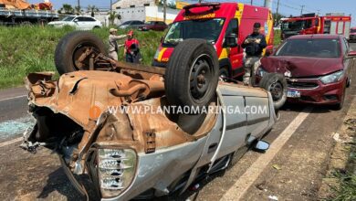 Fotos de Motorista perde controle da direção, invade pista contrária e colide em carro e caminhões em Sarandi