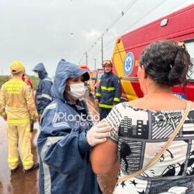 Fotos de A caminho do cemitério para visitar o filho que morreu a cerca de um mês mulher morre em acidente de moto em Sarandi