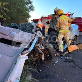 Fotos de Batida frontal entre dois carros deixa cinco pessoas feridas em Maringá